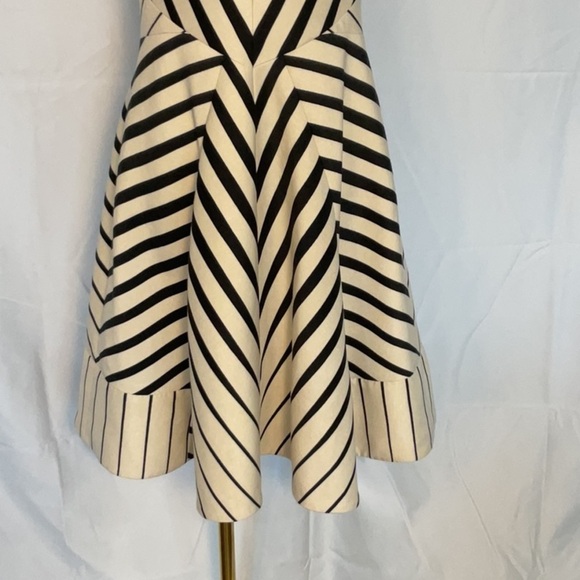 Halston Heritage Geometric print crepe dress size 4 - Picture 2 of 4